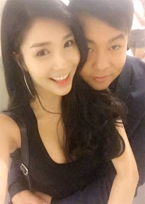 Quang Lê từng yêu hot girl Thanh Bi. Khi còn hẹn hò Thanh Bi, anh đánh mất hình ảnh vì ồn ào ảnh nhạy cảm với bạn gái. Ngoài ra, khi chia tay, Quang Lê còn có phát ngôn gây sốc "chia tay vẫn ngủ chung". Ảnh: Yan