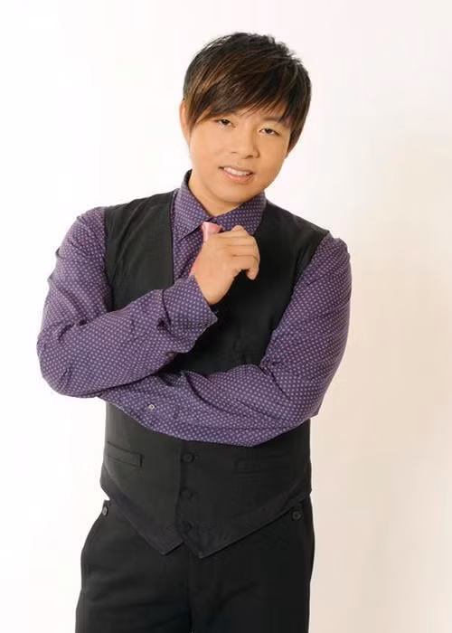 Về nguyên nhân đổ vỡ, Quang Lê cho rằng giữa hai người không chờ đợi được nhau cũng như thời điểm đó anh đặt sự nghiệp lên trên hết. Theo Quang Lê, vợ cũ của anh đã tái hôn, có 4 người con. Ảnh: FBNV