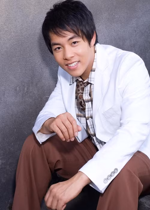 Quang Lê và Linda đã tính đến chuyện đám cưới nhưng cuối cùng lại chia tay chỉ vì nam ca sĩ ghen tuông. Quang Lê tiết lộ, anh đọc được những dòng tin nhắn hơi nhạy cảm giữa Linda và một người đàn ông khác nên đuổi bạn gái ra khỏi nhà. Ảnh: FBNV