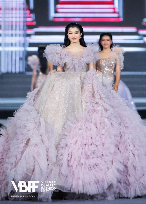 Phương Nhi là một trong những thí sinh Miss World Vietnam 2022 có sắc vóc nổi bật.