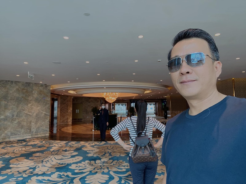 Đến tháng 3/2022, Hà Thanh Xuân và Thắng Ngô mới chính thức gặp mặt nhau. Trước đó, dịch bệnh bùng phát, cô ở Mỹ, còn nam doanh nhân ở Việt Nam nên cả hai không thể gặp nhau trực tiếp. Ảnh: FBNV