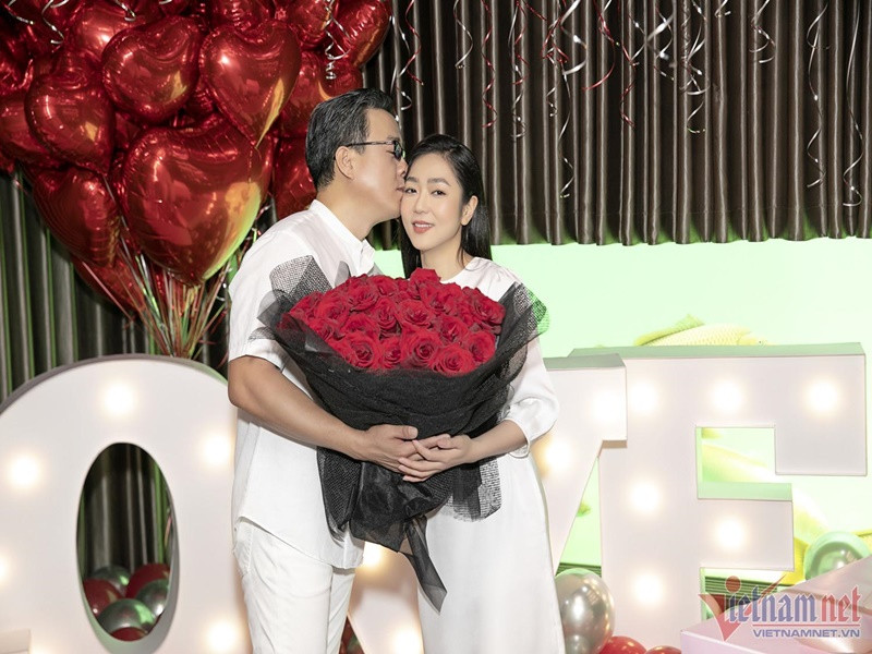 Hà Thanh Xuân chia sẻ trên Zing, cô và chồng sắp cưới lần đầu biết đến nhau qua lời “làm mai” của một đạo diễn chương trình truyền hình hồi tháng 4/2021. Đây cũng là thời điểm "vua cá Koi" Việt Nam và vợ cũ đã quyết định ly hôn. Ảnh: Vietnamnet