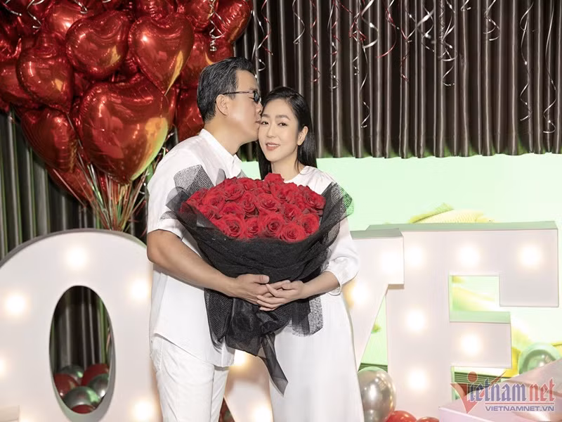 Hà Thanh Xuân chia sẻ trên Zing, cô và chồng sắp cưới lần đầu biết đến nhau qua lời “làm mai” của một đạo diễn chương trình truyền hình hồi tháng 4/2021. Đây cũng là thời điểm "vua cá Koi" Việt Nam và vợ cũ đã quyết định ly hôn. Ảnh: Vietnamnet