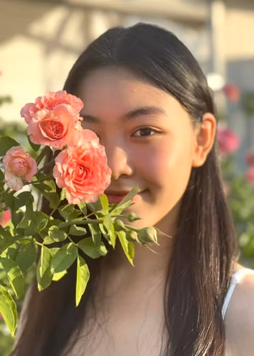 Dạ Thảo - bà xã của Quyền Linh chúc mừng tuổi 16 của Lọ Lem ngọt ngào và ấm áp.