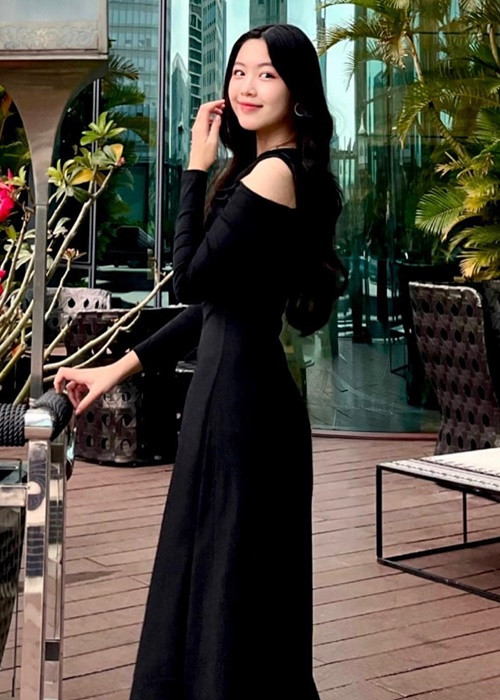 Con gái đầu lòng của Quyền Linh hiếm khi đăng tải hình ảnh trên trang cá nhân.