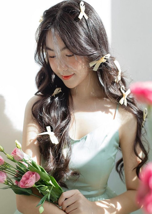 Lọ Lem có chiều cao ấn tượng (1m71).