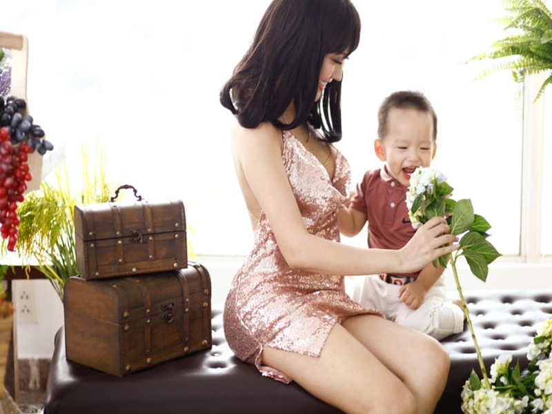 Năm 2014 khi gắn bó với người chồng thứ hai Bảo Duy, nữ diễn viên sảy thai lần 4. Đến năm 2016, Phi Thanh Vân sinh con trai Tấn Đức. Sự ra đời của bé Tấn Đức là niềm hạnh phúc vô bờ với cô sau bao nhiêu vất vả. Ảnh: FBNV