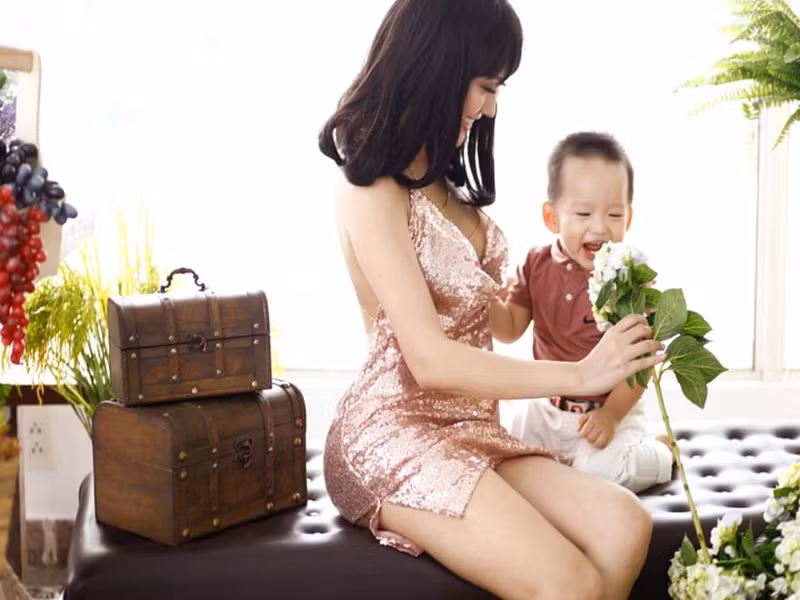 Năm 2014 khi gắn bó với người chồng thứ hai Bảo Duy, nữ diễn viên sảy thai lần 4. Đến năm 2016, Phi Thanh Vân sinh con trai Tấn Đức. Sự ra đời của bé Tấn Đức là niềm hạnh phúc vô bờ với cô sau bao nhiêu vất vả. Ảnh: FBNV