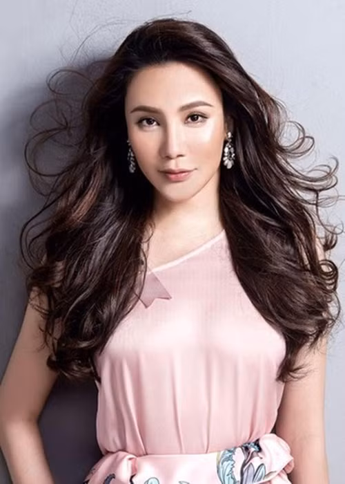 Bao nhieu ca si goc Quang Ninh lam mua lam gio lang giai tri Viet?