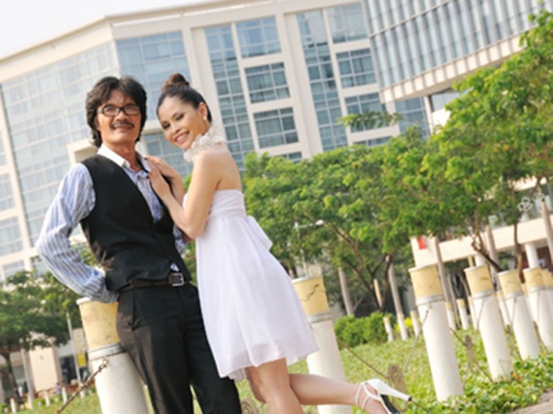 Bà xã của Công Ninh tên Tuyết Vân. Cô kém nam diễn viên gần 2 giáp và từng là học trò của Công Ninh. Ảnh: VTC