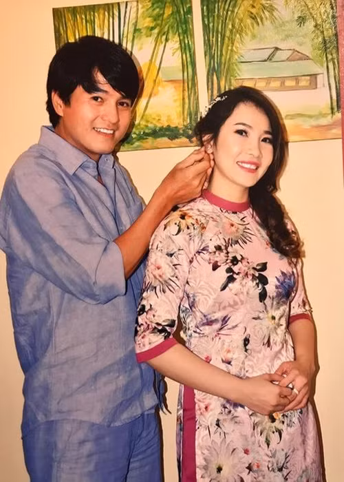 Cao Minh Đạt cũng là một trong ít nghệ sĩ lấy vợ muộn của showbiz Việt. Nam diễn viên kết hôn vào năm 2016 khi đã 41 tuổi. Ảnh: FBNV