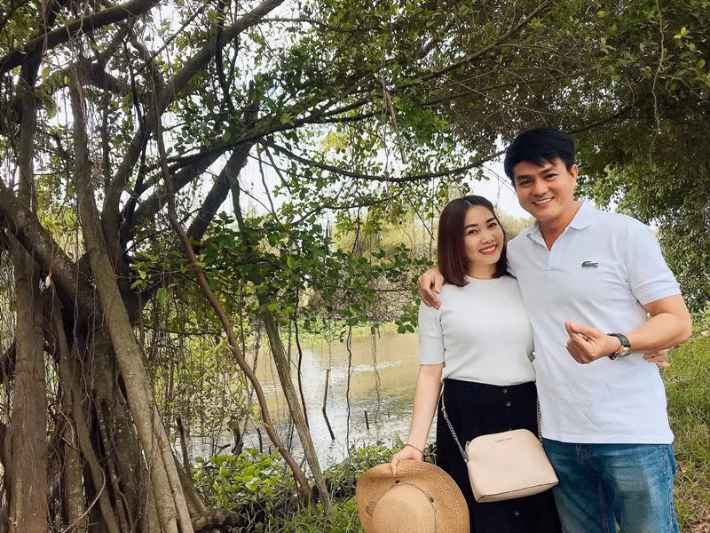 Trong cuộc phỏng vấn với Nhịp sống Việt, Cao Minh Đạt tâm sự, anh không thiết nghĩ tới chuyện lập gia đình nữa sau 2 lần cưới hụt (lúc gần 30 tuổi và năm 37 tuổi). Ảnh: FBNV