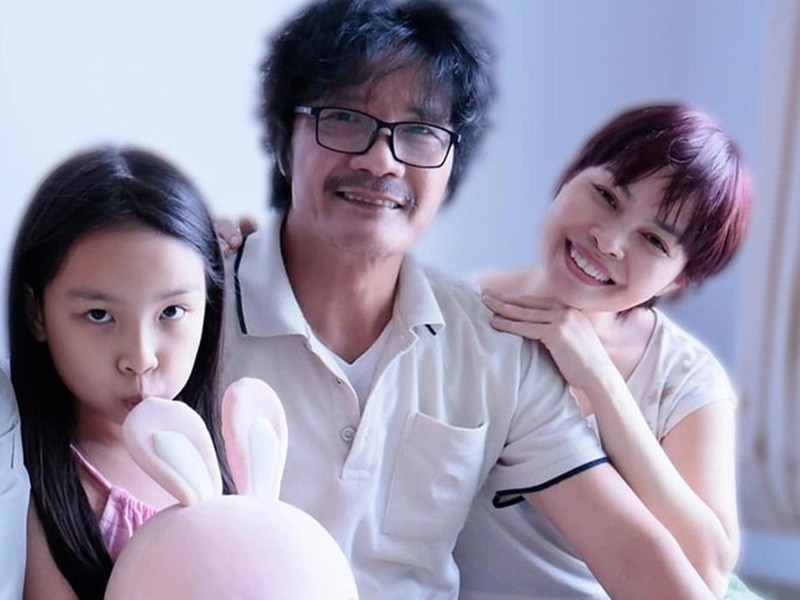 Ở tuổi 60, Công Ninh ước mong có thể cùng vợ nuôi nấng con gái trưởng thành. Ảnh: Tiền Phong