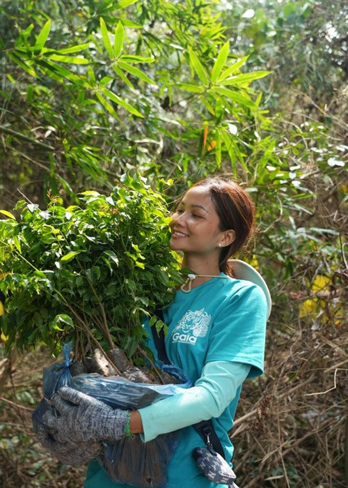 Vào thời điểm chỉ có 85 triệu đồng trong tài khoản, H’hen Niê rút ra 50 triệu ủng hộ miền Trung. Người đẹp chỉ còn 35 triệu để chi trả cho rất nhiều thứ trong cuộc sống. Ảnh: FBNV