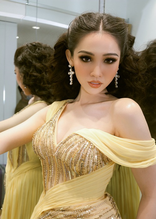 Nhật Hà sở hữu vóc dáng khá mảnh mai, gương mặt khả ái. Cô cao 1m75, có số đo ba vòng 87 - 62 - 90 cm.