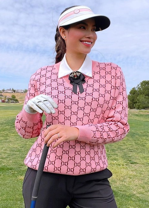 Hoa hậu Hoàn vũ Việt Nam 2015 không ngại khoe cuộc sống sung sướng sau khi sang Mỹ.