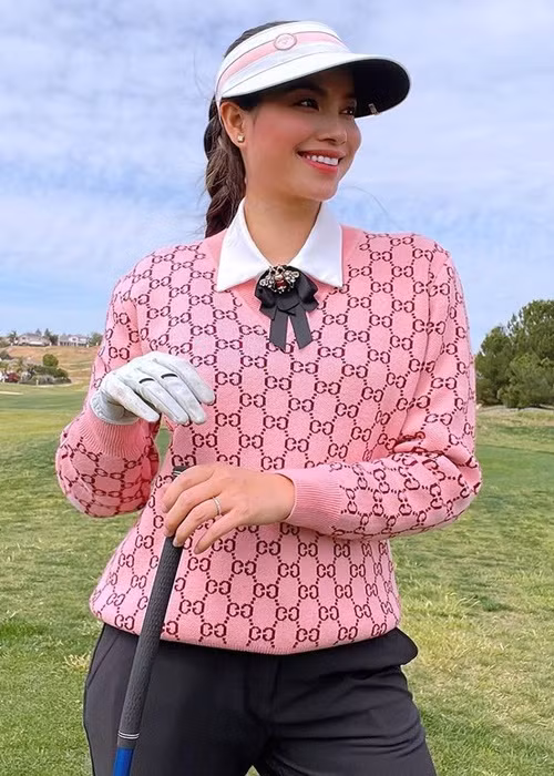 Hoa hậu Hoàn vũ Việt Nam 2015 không ngại khoe cuộc sống sung sướng sau khi sang Mỹ.