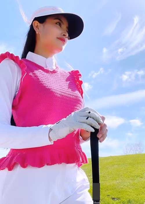 Bà mẹ một con có cuộc sống xa hoa, thảnh thơi ở trời Tây mà nhiều người mơ ước.