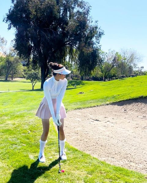 Người đẹp gốc Hải Phòng đầu tư váy áo, phụ kiện để giải trí bằng môn thể thao giới nhà giàu đam mê.