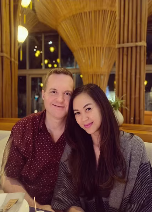 Tái hôn với chồng Tây 17 năm trước, cựu người mẫu này giờ sống thế nào? Tai hon voi chong Tay 17 nam truoc, cuu nguoi mau nay gio song the nao?