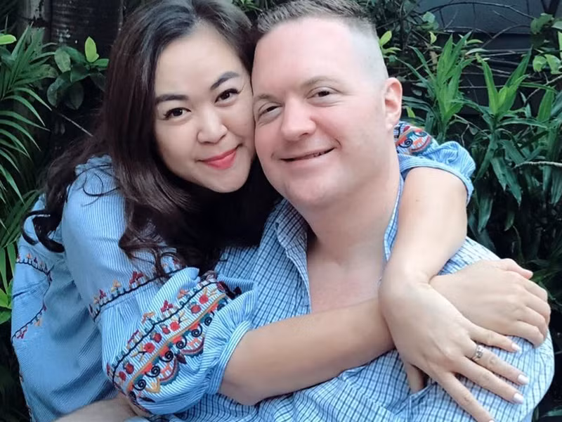 Tuy nhiên, sau khi chung sống, Ngọc Nga yêu Lindsay thêm từng ngày vì nhận ra hiếm có người đàn ông nào tận tụy và hết lòng vì gia đình như vậy.