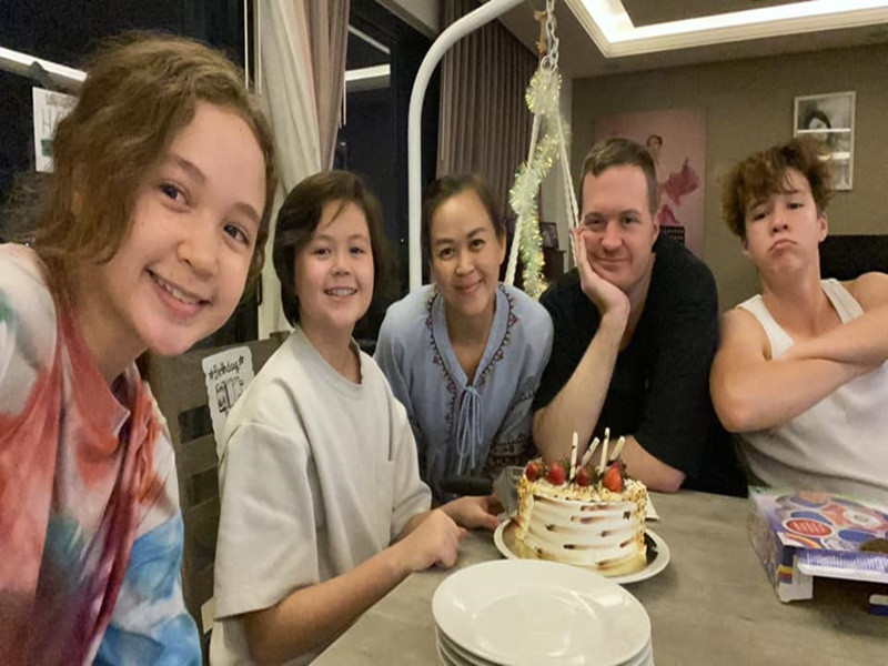 Theo Ngọc Nga, chồng luôn tôn trọng và tin tưởng để cô toàn tâm dạy dỗ, định hướng con cái.