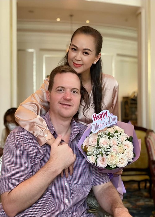 Kết hôn được 17 năm, Ngọc Nga và ông xã vẫn giữ được lửa hôn nhân.