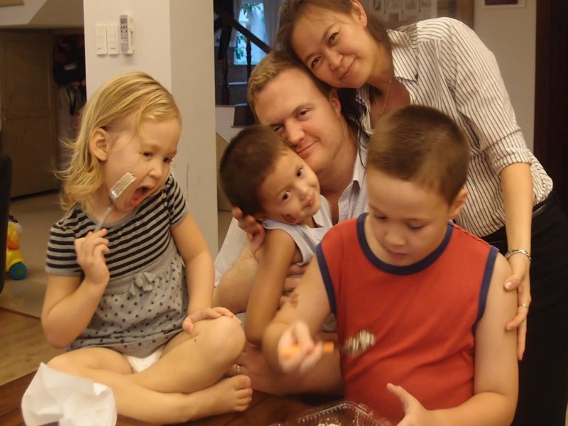 Hiểu vợ hy sinh thế nào, có bất cứ cơ hội nào làm cho vợ vui, Lindsay đều gắng làm.