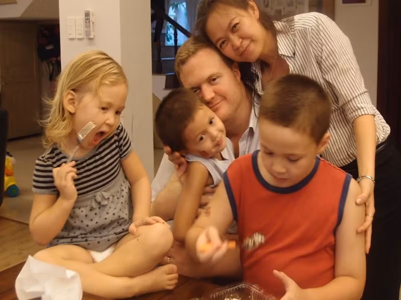 Hiểu vợ hy sinh thế nào, có bất cứ cơ hội nào làm cho vợ vui, Lindsay đều gắng làm.