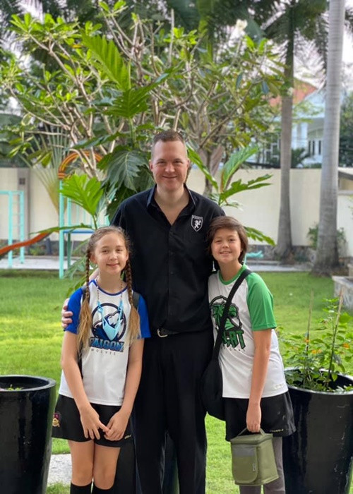 Các con của Ngọc Nga yêu thích sàn diễn, đam mê ca hát.