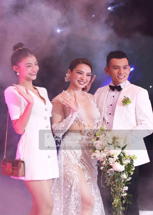 Á hậu Kiều Loan suýt đến muộn tiệc cưới của Lý Bình và Phương Trinh. Ảnh: Yan