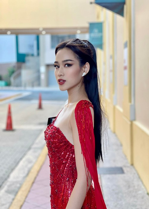 Trong buổi giao lưu với truyền thông, Đỗ Thị Hà lần đầu lên tiếng về những phát ngôn thiếu chuẩn mực trên trang cá nhân. Ảnh: FBNV