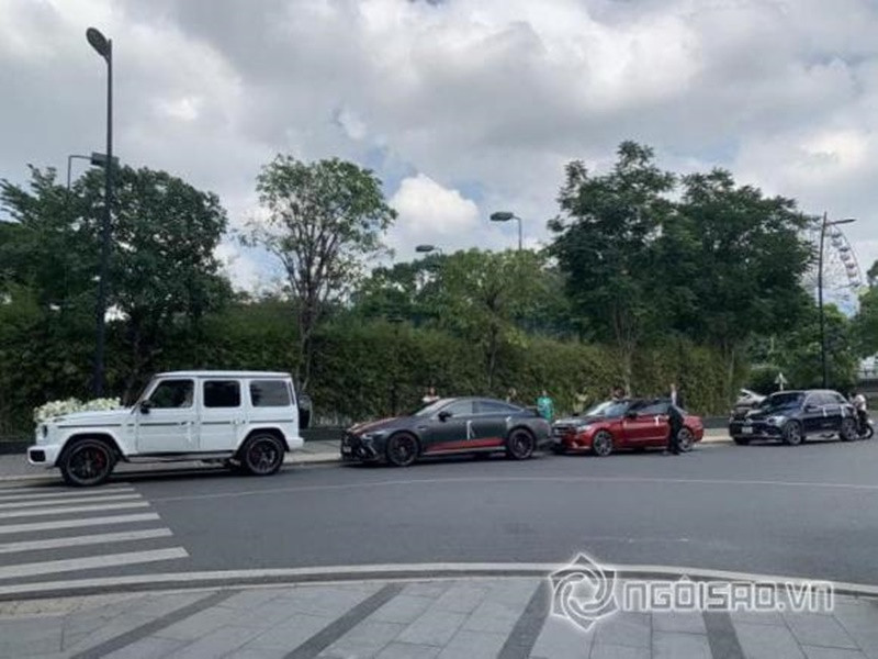 Xe rước dâu của Lý Bình chiếm trọn sự chú ý của cư dân mạng. Ảnh: Công lý và xã hội