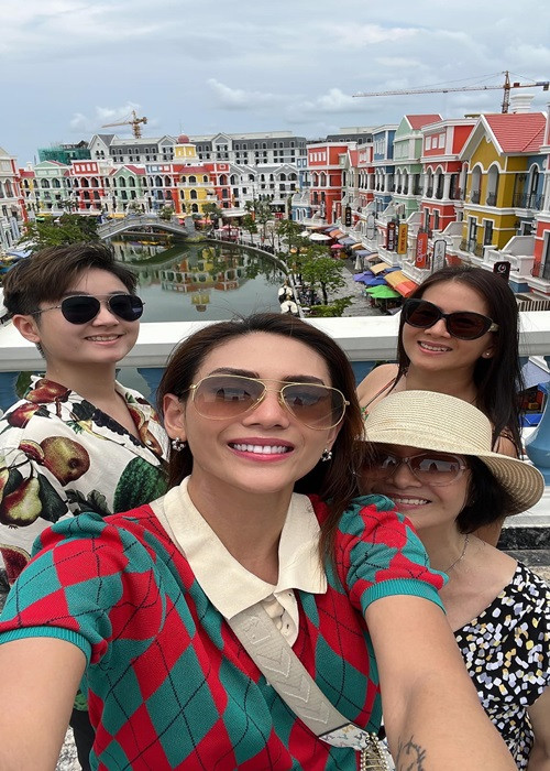 Võ Hoàng Yến chia sẻ loạt ảnh nghỉ dưỡng ở Phú Quốc bên người thân.