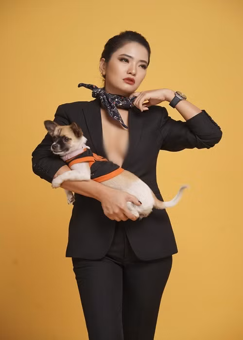 Thúy Hằng sở hữu vóc dáng cao ráo, gương mặt xinh đẹp. Ảnh: Dân Việt