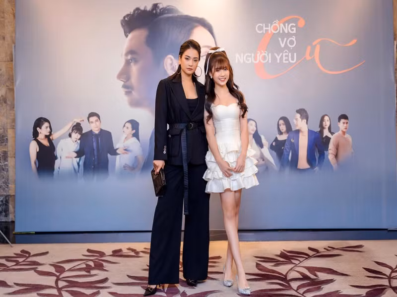 Trong "Chồng cũ, vợ cũ, người yêu cũ", Thúy Hằng vào vai bà mẹ có cô con gái đã 18 tuổi. Ảnh: FBNV