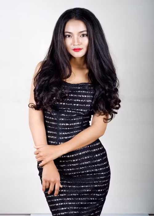 Nữ diễn viên khoe vóc dáng thon gọn sau 2 lần sinh nở. Ảnh: Thế giới điện ảnh