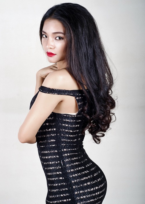 Thúy Hằng lựa chọn trang phục không quá hở bạo. Ảnh: Thế giới điện ảnh