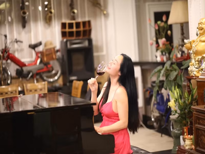 Quách Thu Phương từng là gương mặt "hot" của sân khấu kịch, phim ảnh. Cô từng đóng “Của để dành”, "Hà Nội mùa đông năm 1946", "Những ngày tháng đẹp", "Người yêu tôi là hoa hậu".