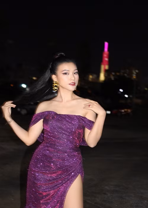 Nhanh chóng, nàng á hậu phản hồi: "Chỉ là những câu nói hay chạm lòng người nên mình chia sẻ thôi cả nhà ơi". Ảnh: FBNV