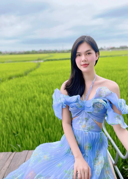 Nữ diễn viên tậu xe hơi hơn 7 tỷ, mua 13 cây vàng.