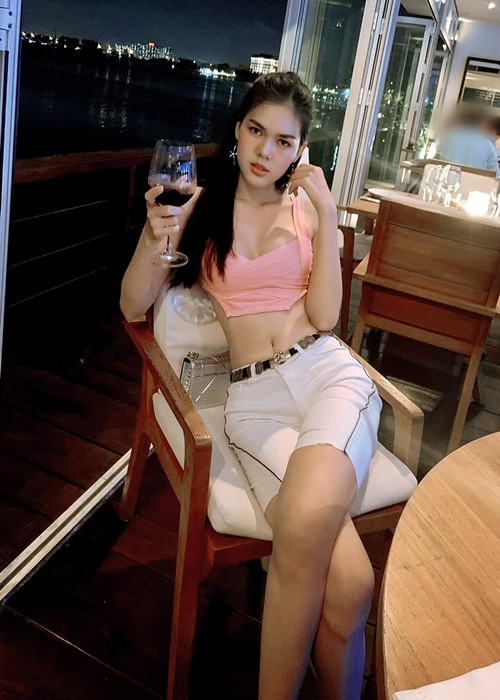 Một thời gian sau ồn ào tình ái, chia sẻ trên Saostar, Ngọc Trinh cho biết, cô vẫn chưa thể lòng đón nhận bất kỳ ai dù sau biến cố có vài người đã đến bên thể hiện sự chân thành, muốn kề bên che chở và chăm sóc.