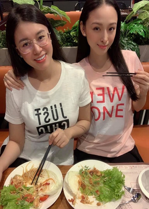 Phương Nga từng phủ nhận yêu đồng tính. Chia sẻ trên Người đưa tin, Phương Nga cho hay: "Tình cảm giữa hai chúng tôi hơn cả tình yêu, nếu nói là tình yêu thì bình thường quá, chúng tôi là tri kỷ, chúng tôi luôn dành cho nhau sự chân thành nhất, gọi là tình bạn thì không đúng, hơn cả tình bạn. Tôi luôn cảm ơn Thuỳ Dung đã ở bên cạnh tôi những lúc tôi khốn cùng và sợ hãi nhất".