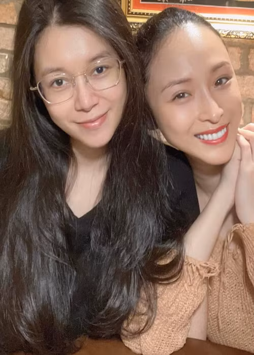 “Hầu như cả ngày Dung chỉ ở bếp, đến khi lo cho mình ăn xong bữa tối mới vào phòng nghỉ ngơi", Phương Nga chia sẻ.