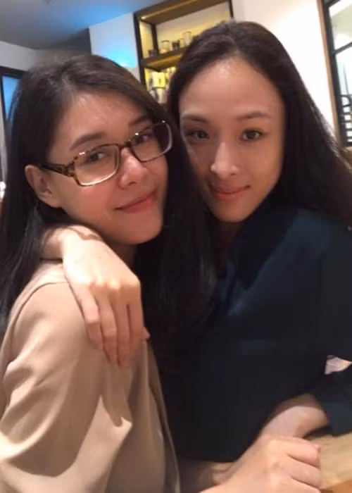 Phương Nga tiếp tục chia sẻ những niềm vui, nỗi buồn trong cuộc sống sau biến cố với Thùy Dung.