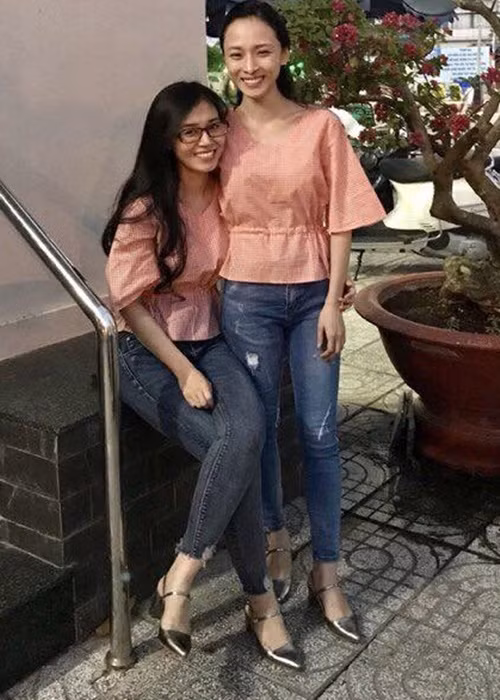 Phương Nga và Thùy Dung thường xuyên đi chơi, đi du lịch, đi chùa cùng nhau.