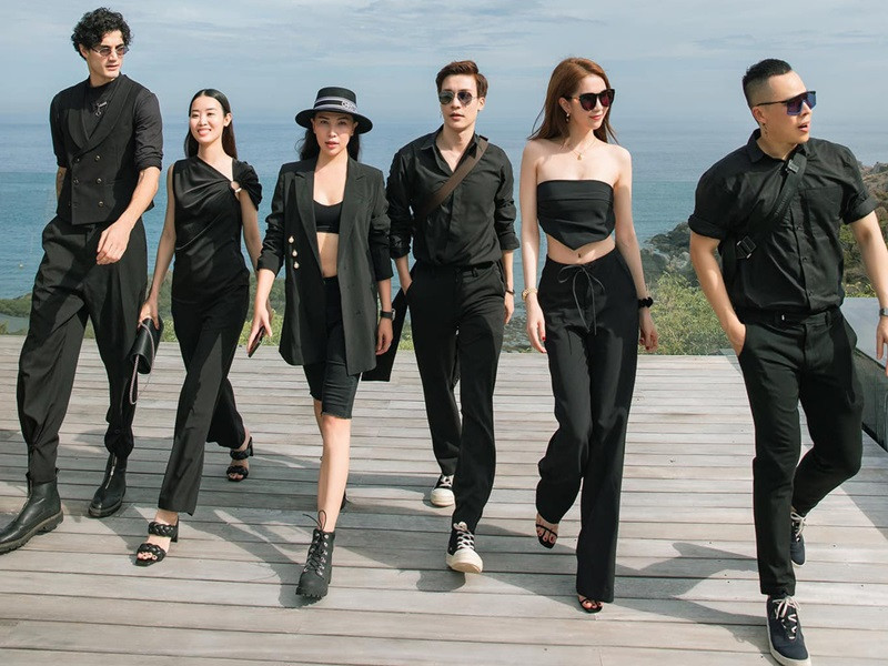 Nhóm bạn thân thiết của Ngọc Trinh bao gồm những gương mặt quen thuộc trong làng giải trí như: "ông bầu" Vũ Khắc Tiệp, Đỗ Long, Quỳnh Thư, Lê Hà, Hà Vi Vi...Ảnh: FBNV