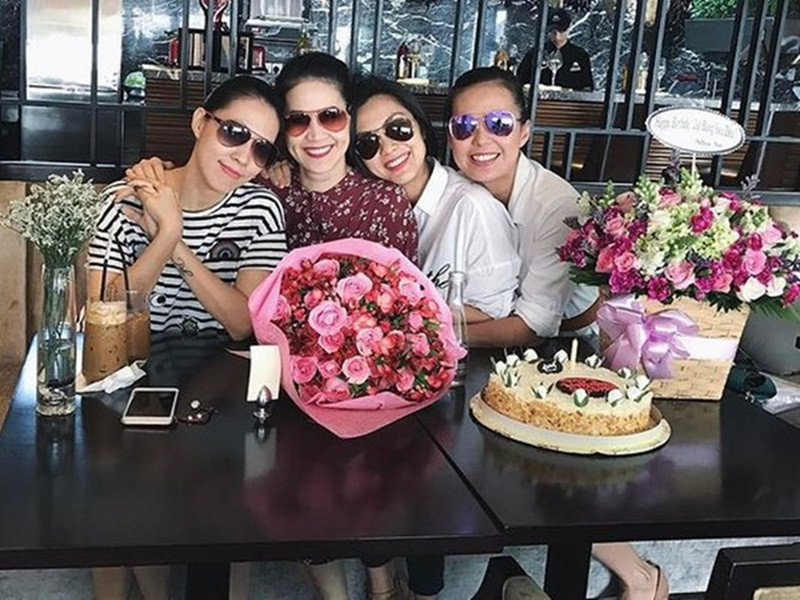 Trong mỗi sự kiện quan trọng của các thành viên trong nhóm, nhóm của Hà Tăng luôn hiện diện cạnh nhau hay khi một thành viên nào xảy ra chuyện, cả nhóm luôn tôn trọng và sẵn sàng bảo vệ, xuất hiện khi bạn mình cần. Ảnh: FBNV