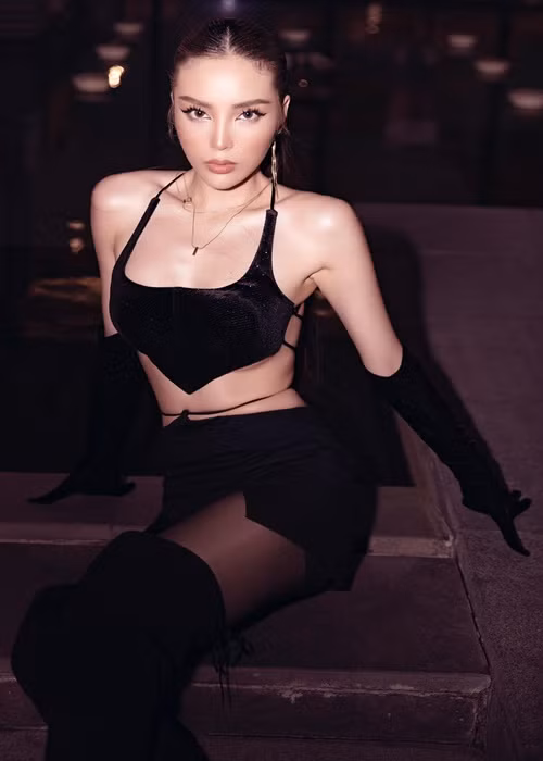 Cùng với phong cách thời trang, sắc vóc của Kỳ Duyên sau 8 năm đăng quang cũng thăng hạng. Ảnh: FBNV