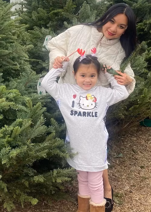 Y Phụng ly hôn người chồng đầu tiên vào năm 2012. Đến năm 2016, cô tái hôn với doanh nhân Duy Tường. Năm 2018, Y Phụng tận hưởng niềm hạnh phúc lần đầu tiên làm mẹ khi con gái chào đời. Ảnh: FBNV